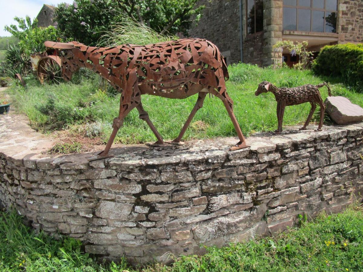 Grand Gite A La Ferme Villa Les Costes-Gozon Bagian luar foto